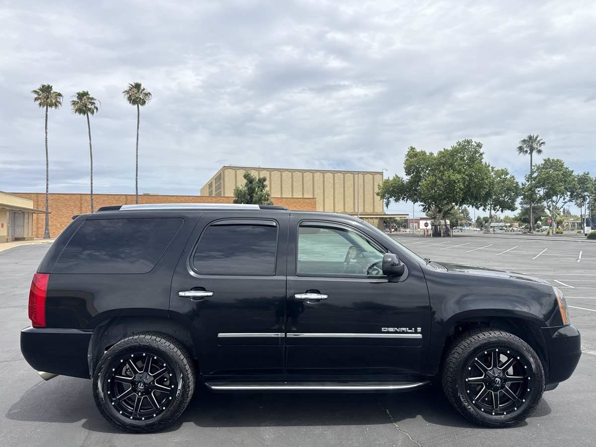 Used 2009 GMC Yukon Denali AWD/4WD image 8