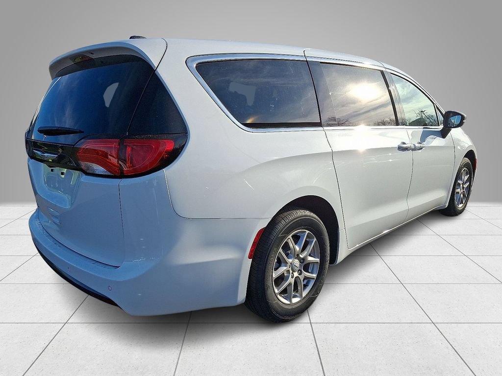 New 2026 Chrysler Voyager LX FWD image 4