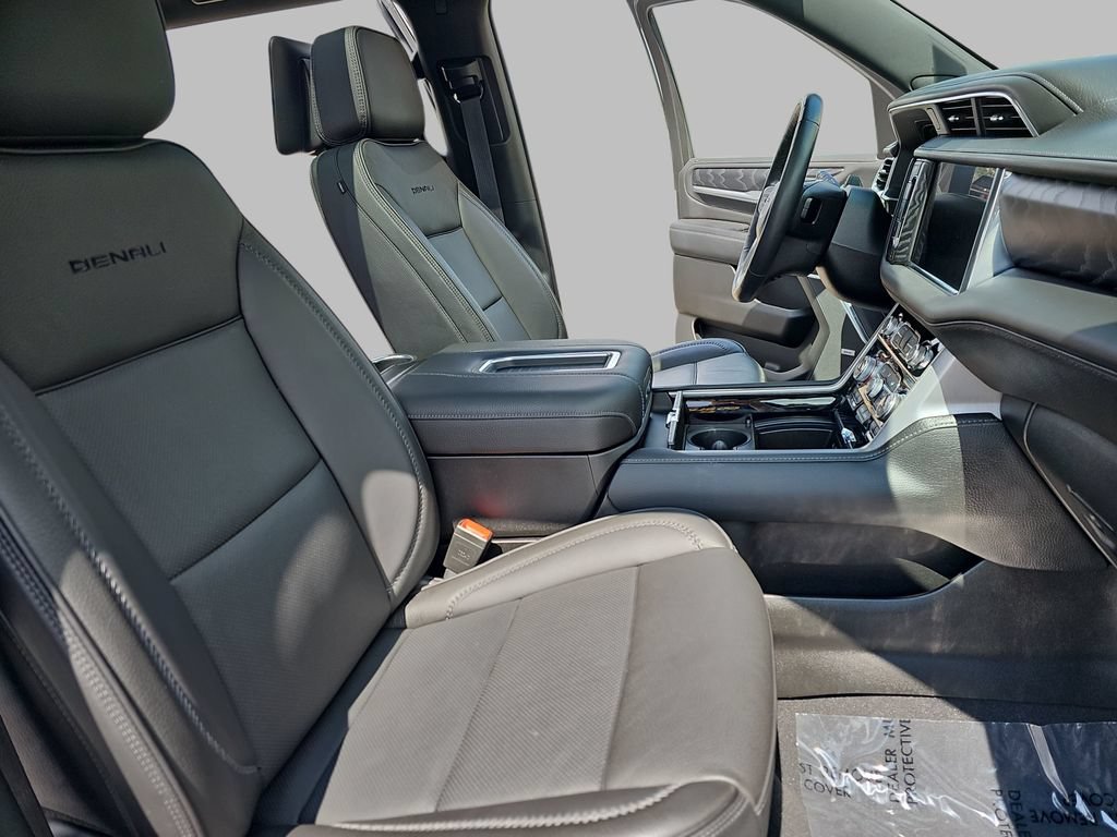 Used 2024 GMC Yukon Denali w/ Advanced Technology Package AWD/4WD image 13