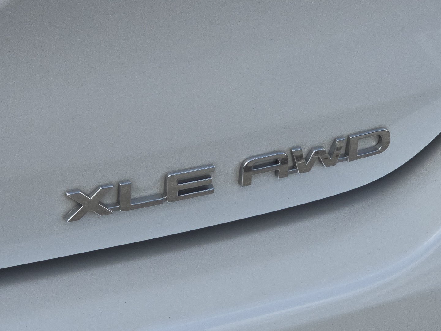 Used 2025 Toyota Highlander XLE AWD/4WD image 4