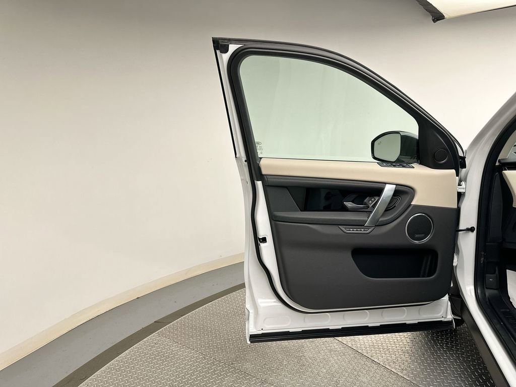 Certified 2025 Land Rover Discovery Sport S image 7