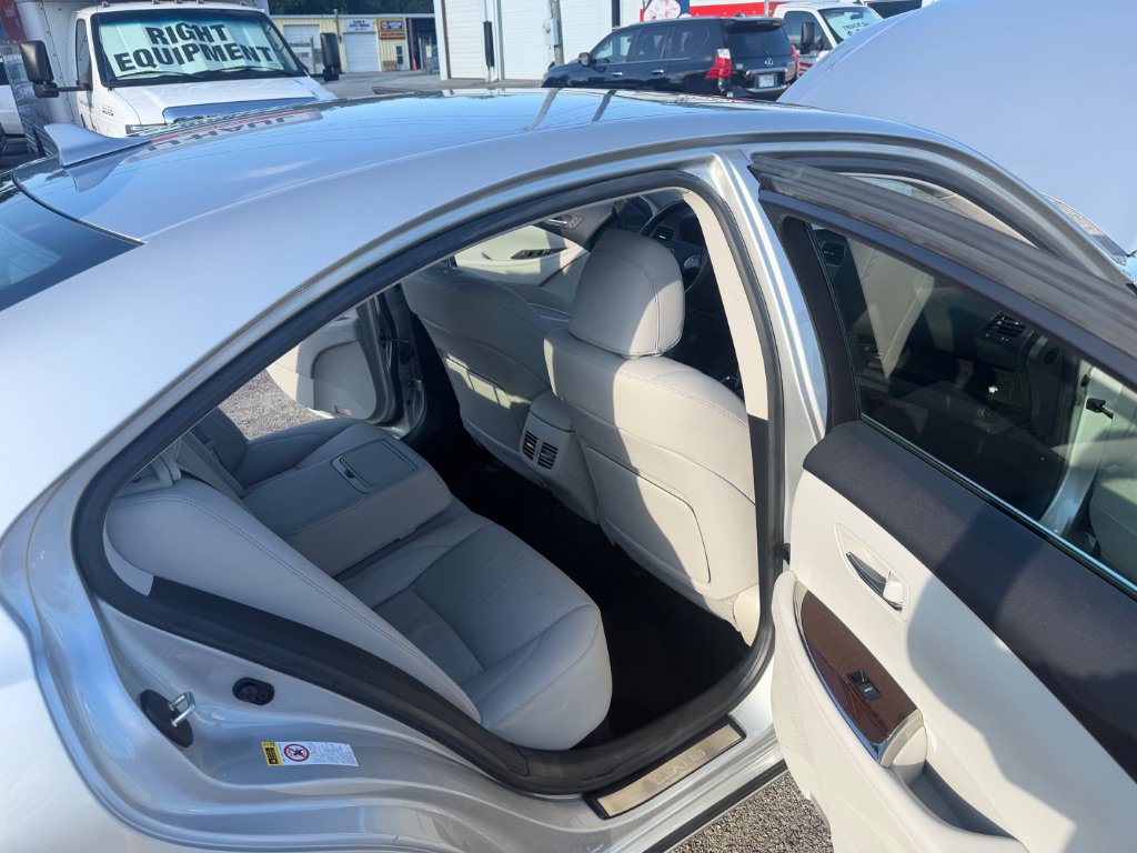 Used 2010 Lexus ES 350 w/ Preferred Accessory Package FWD image 22