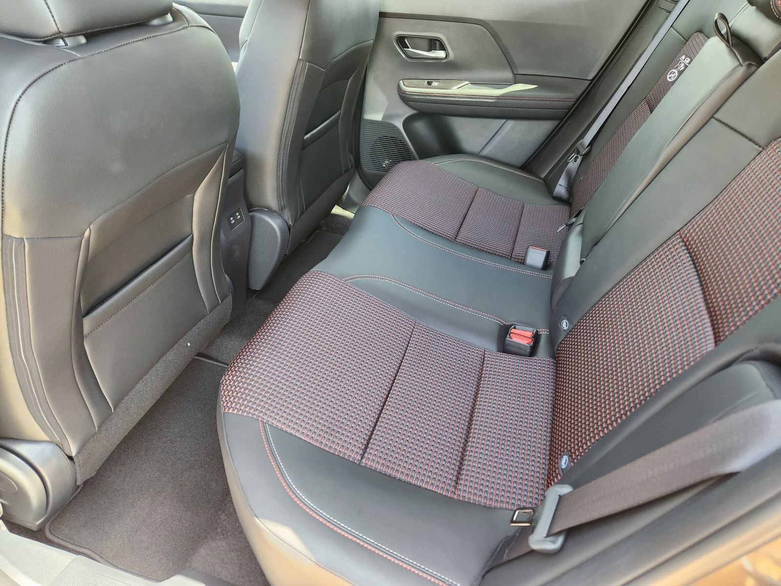 Certified 2025 Nissan Kicks SR FWD image 26