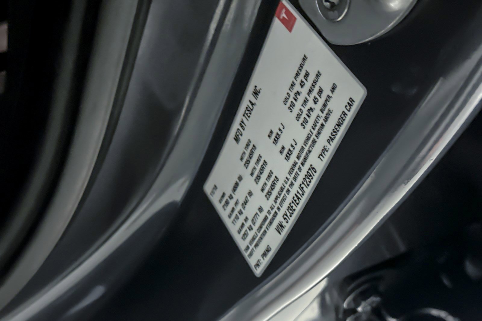 Used 2018 Tesla Model 3 Long Range RWD image 18