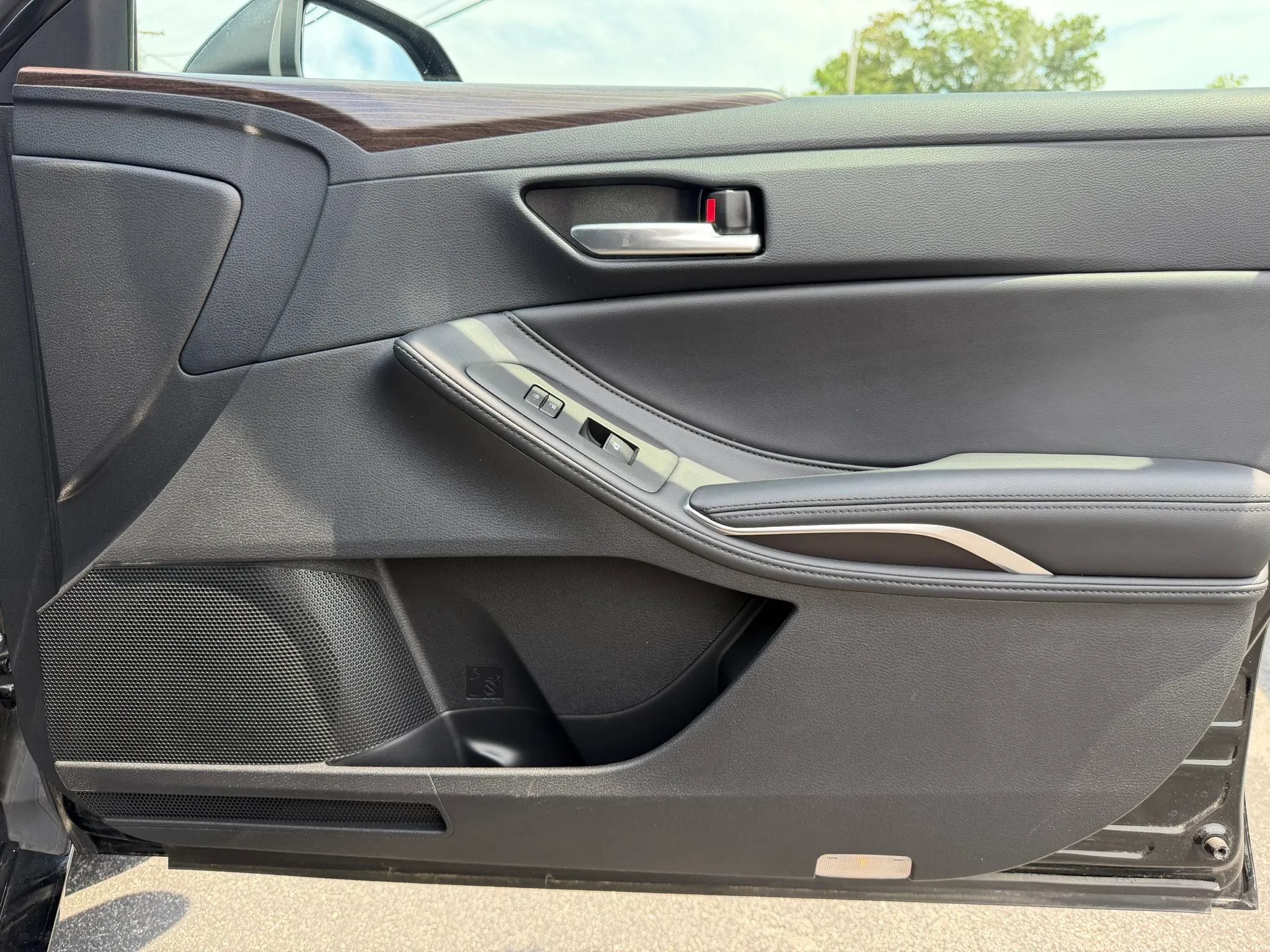 Used 2019 Toyota Avalon XLE FWD image 21