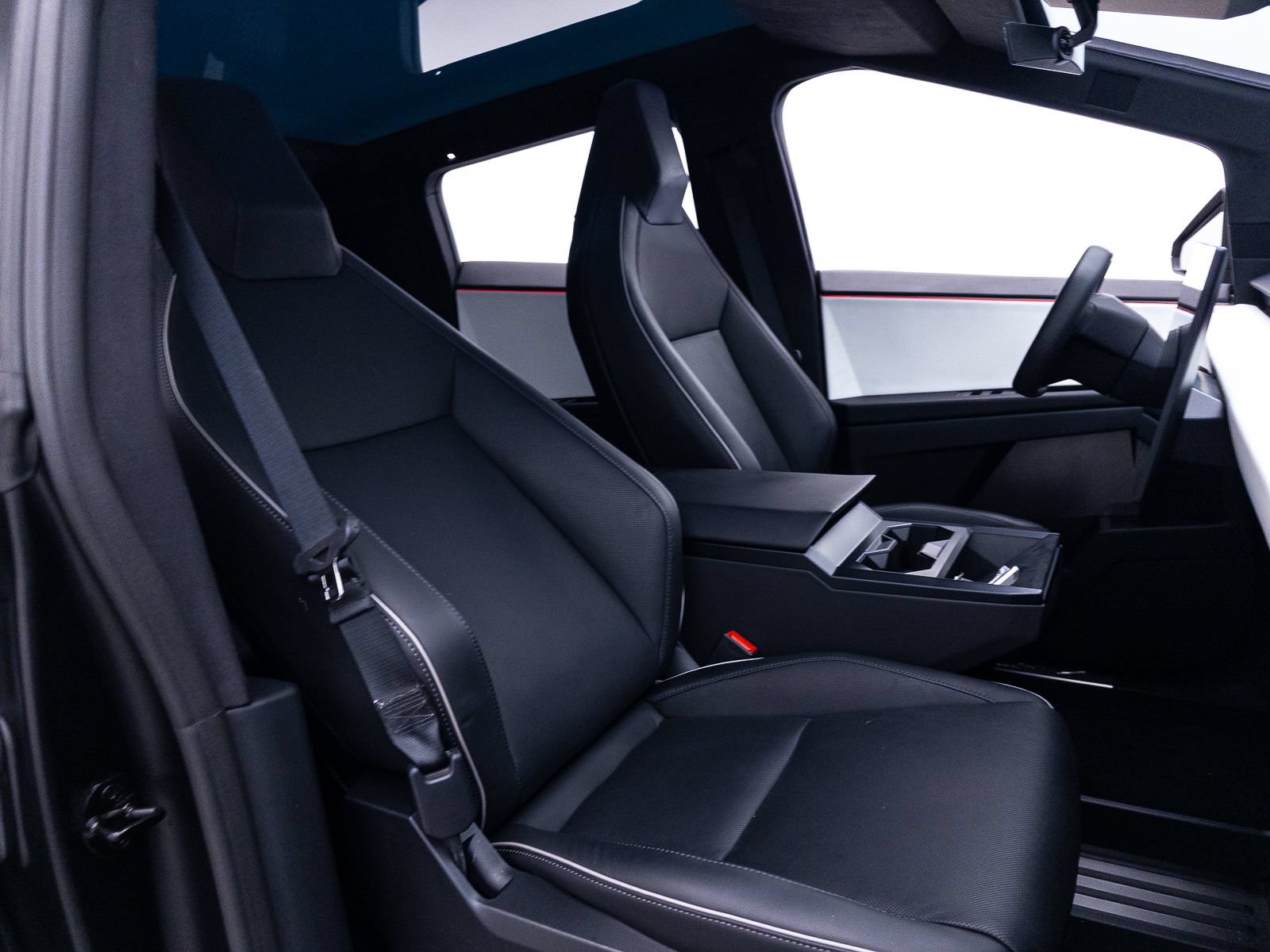 Used 2024 Tesla Cybertruck AWD Crew Cab image 35