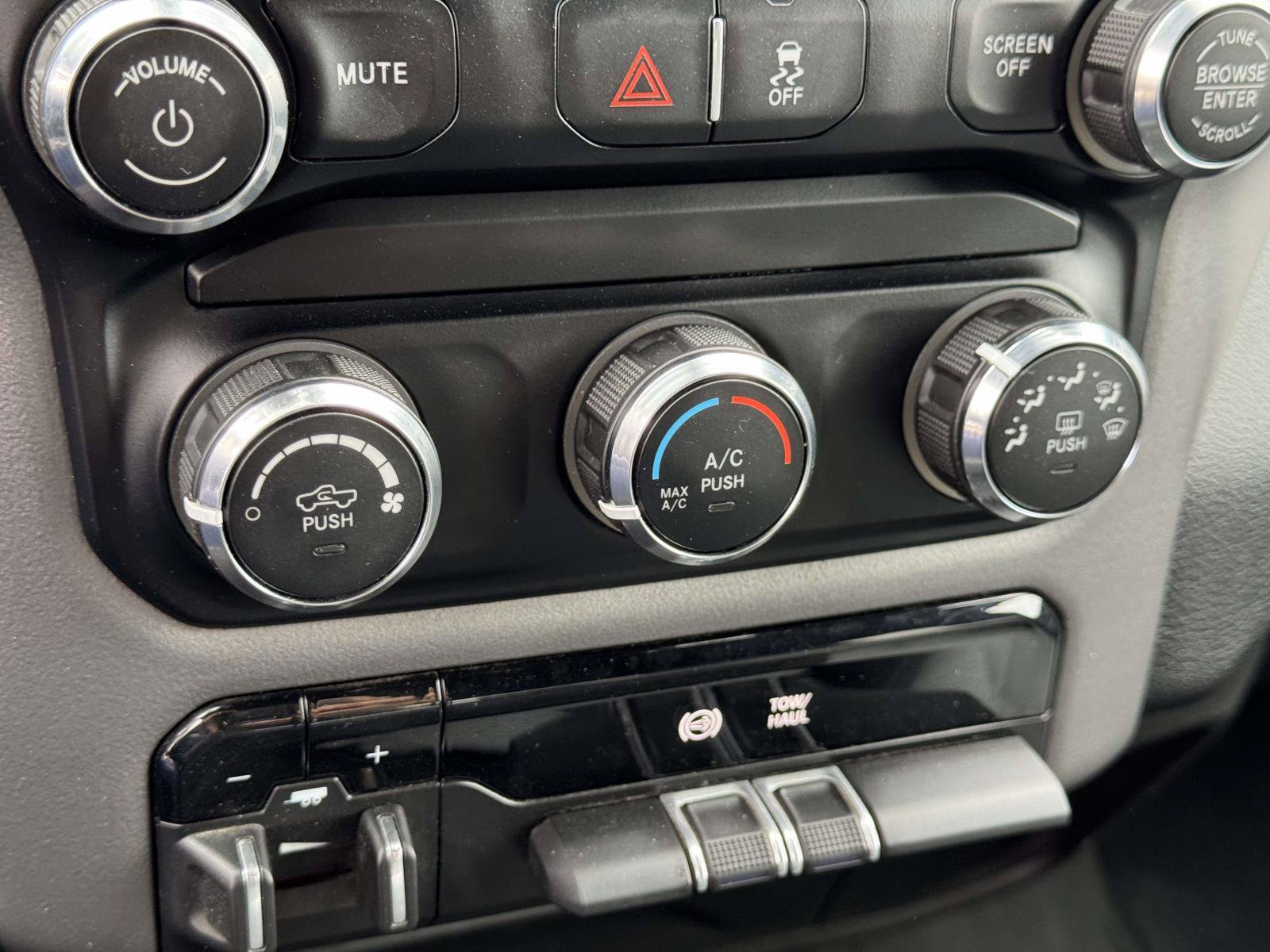 Used 2024 RAM 2500 Big Horn AWD/4WD image 29