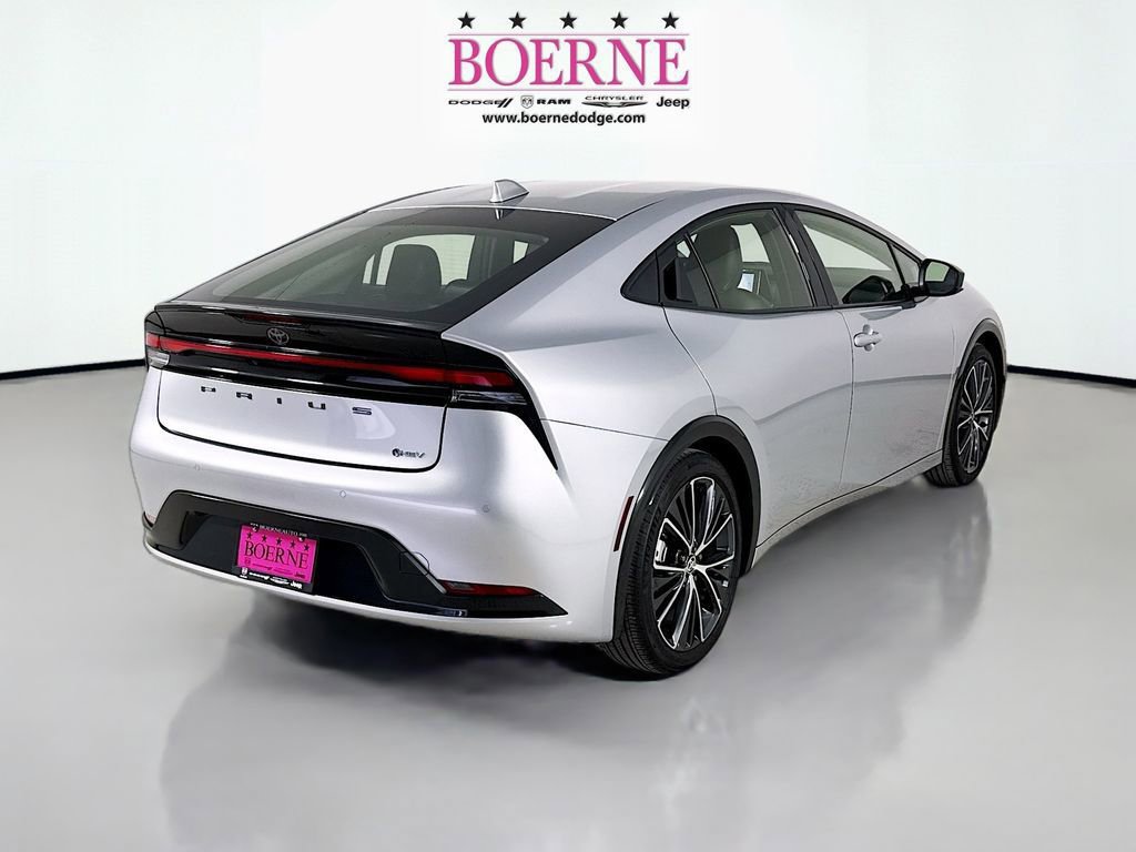 Used 2025 Toyota Prius XLE image 7