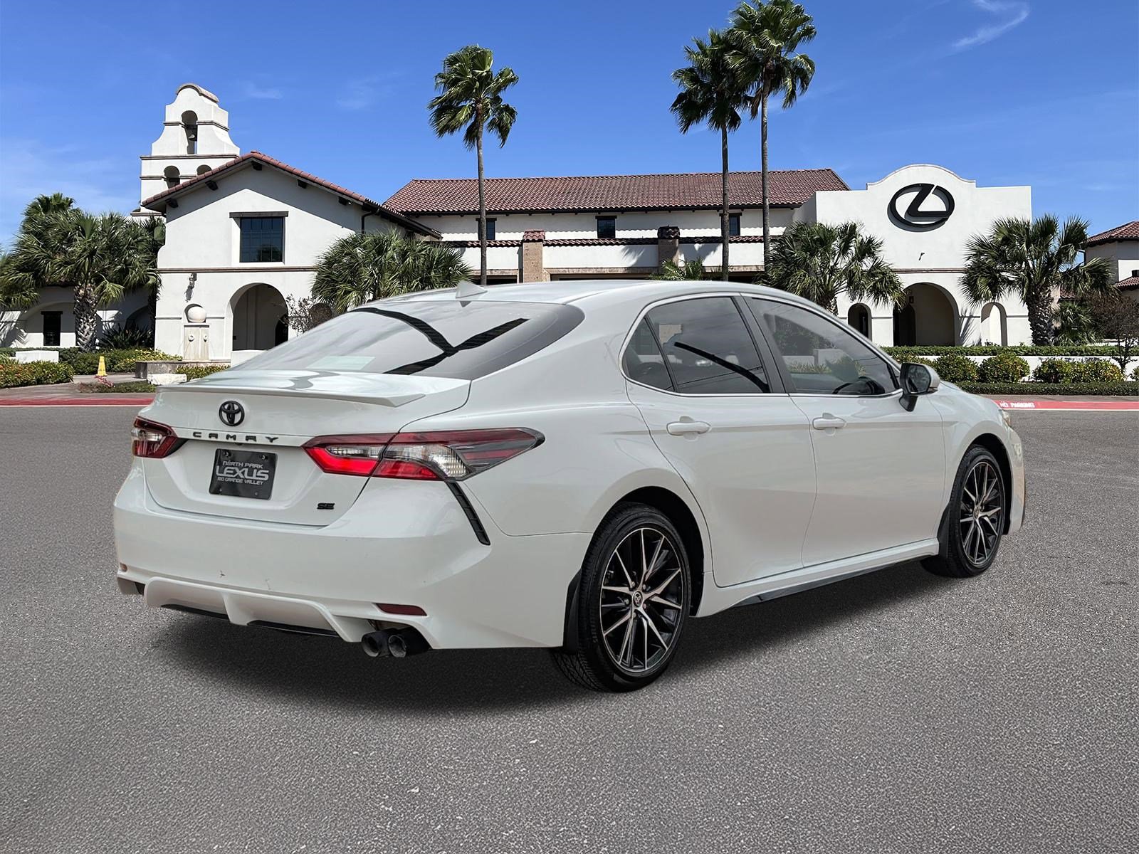 Used 2023 Toyota Camry SE FWD image 2