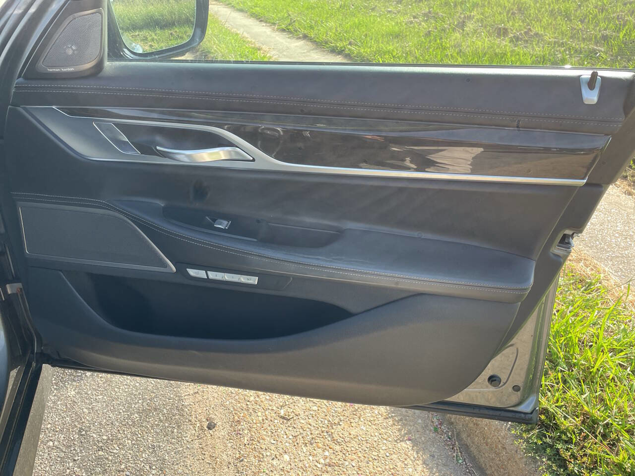 Used 2016 BMW 750i RWD image 37
