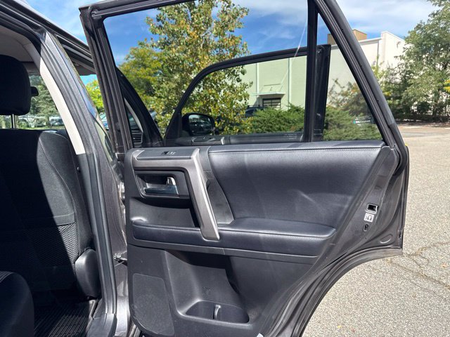 Used 2018 Toyota 4Runner SR5 AWD/4WD image 37