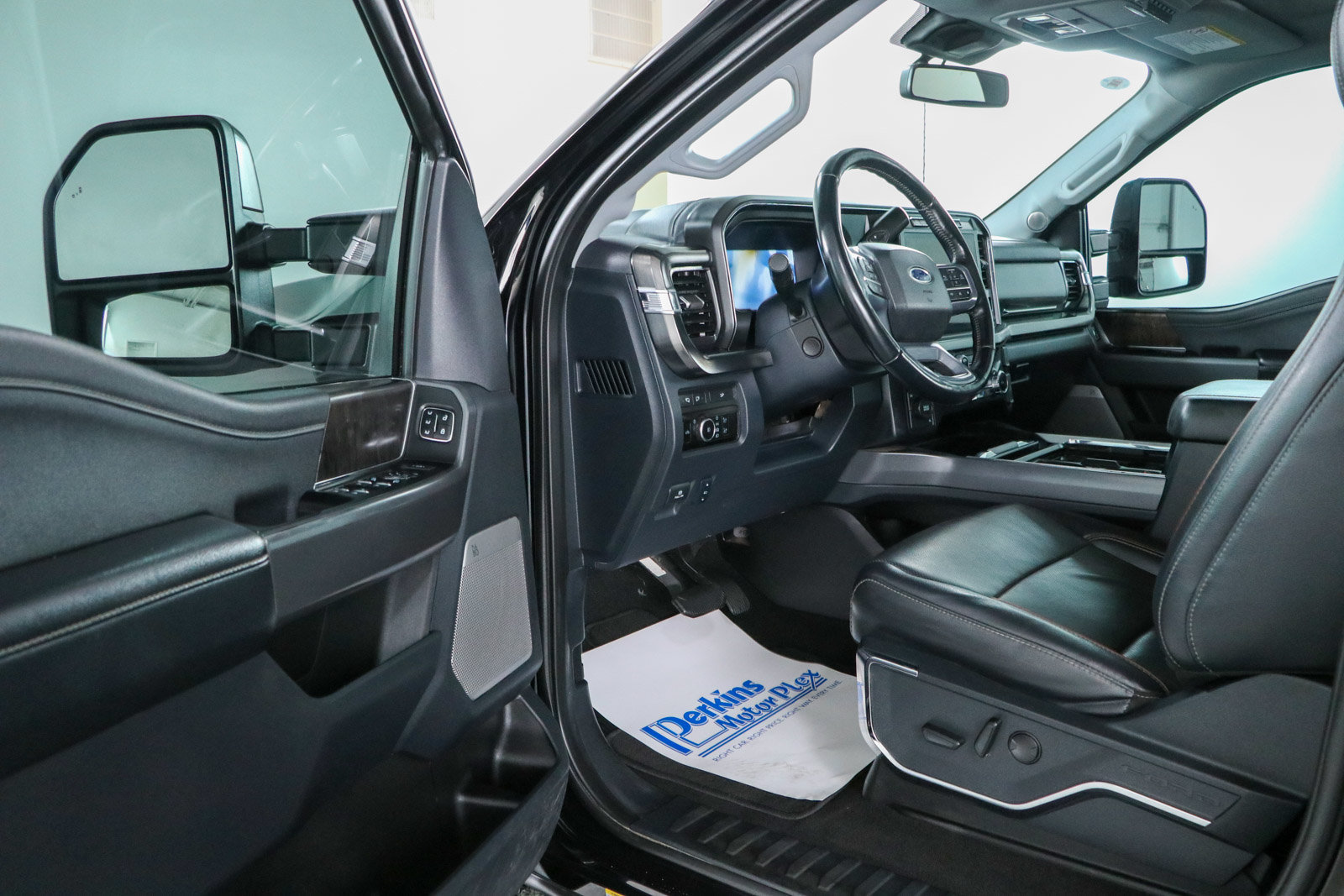 Used 2024 Ford F450 Lariat w/ Lariat Ultimate Package AWD/4WD image 3