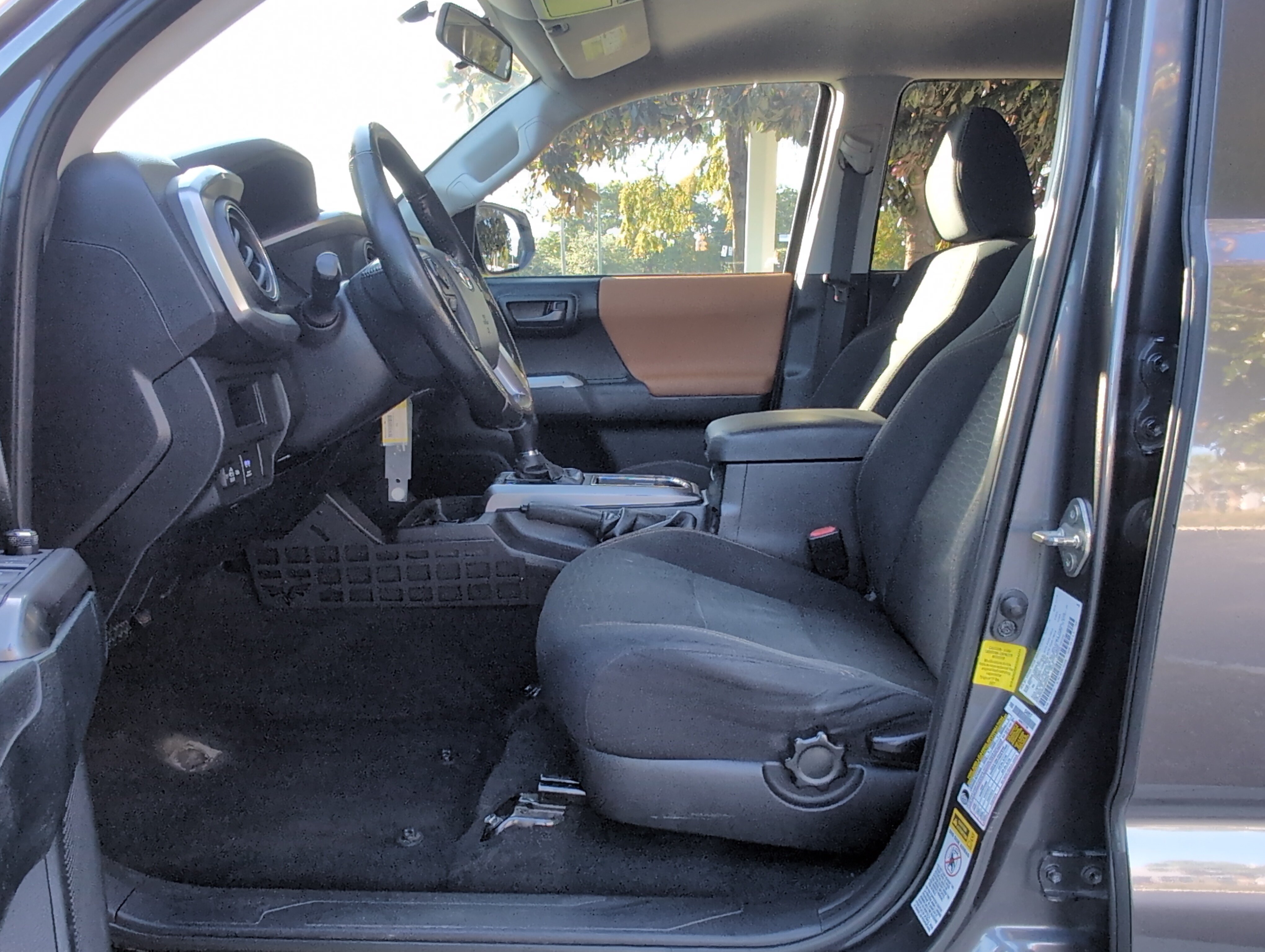 Used 2016 Toyota Tacoma SR5 w/ Towing Package RWD image 16