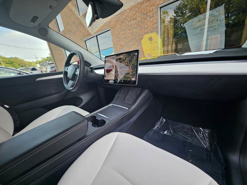 Used 2025 Tesla Model Y Long Range RWD image 57