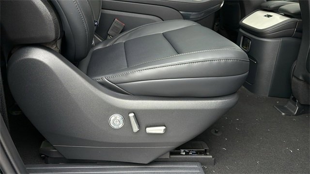 New 2025 Lincoln Navigator L Reserve w/ Jet Appearance Package image 11