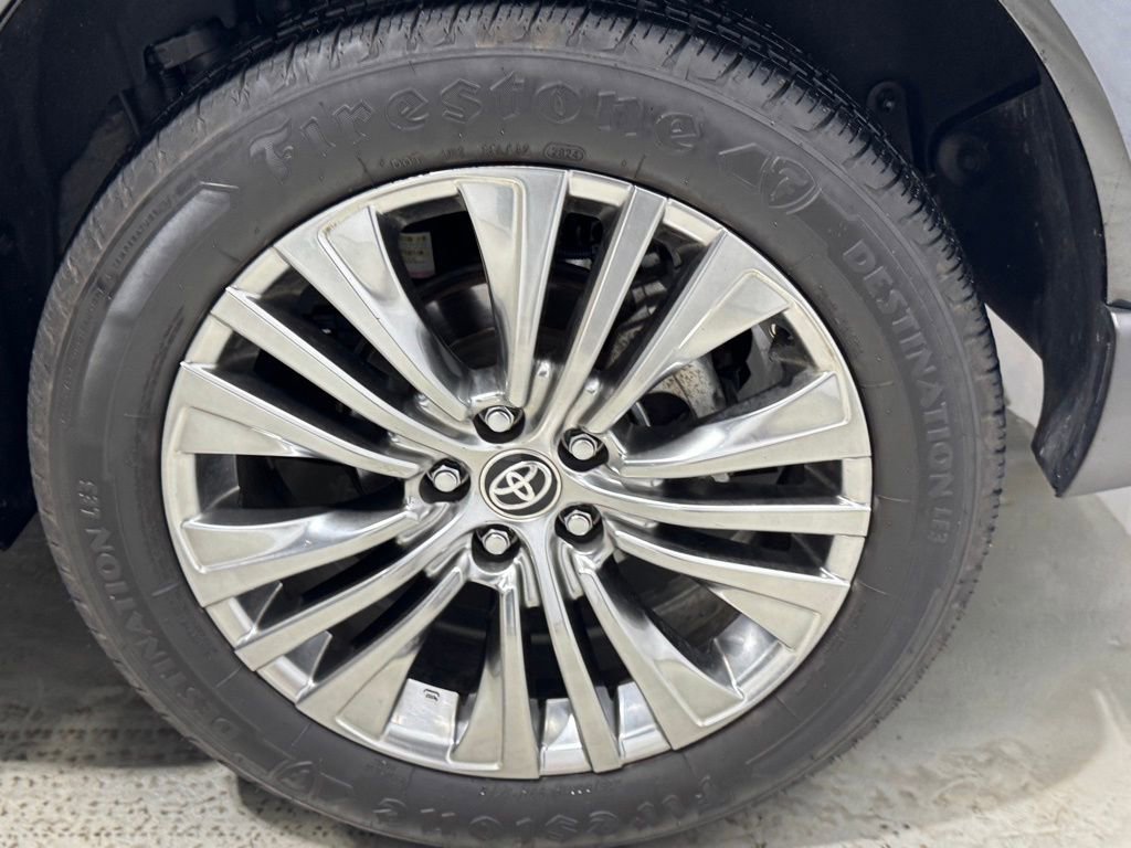 Used 2021 Toyota Venza XLE w/ Softex Package image 8