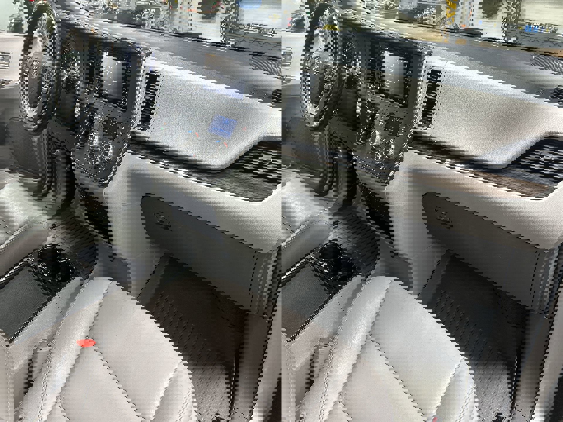 Used 2018 Toyota Sienna XLE Premium image 30