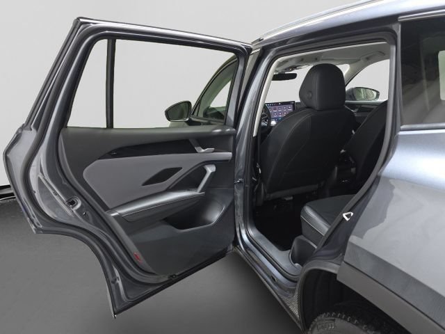 Certified 2025 Volkswagen Tiguan SE AWD/4WD image 25