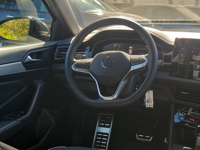 Used 2025 Volkswagen Jetta Sport image 3