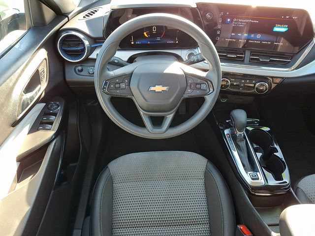 Certified 2025 Chevrolet Trax LT FWD image 12