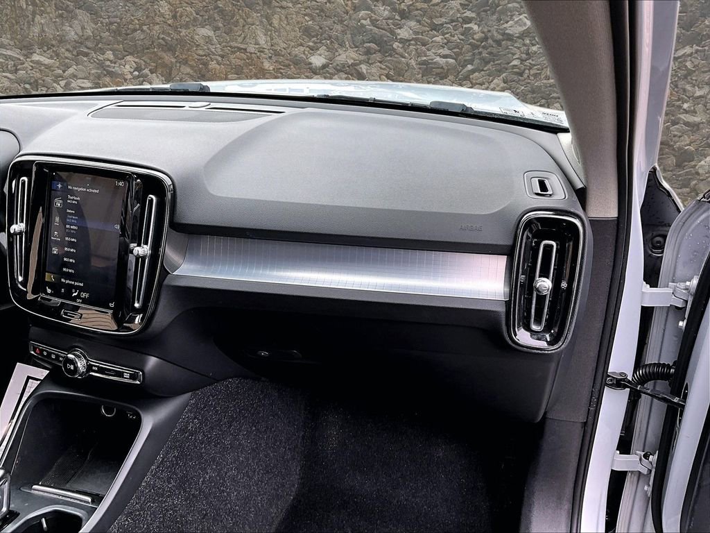 Used 2020 Volvo XC40 T5 Momentum image 15