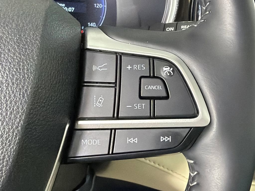 Used 2025 Toyota Highlander Limited image 27