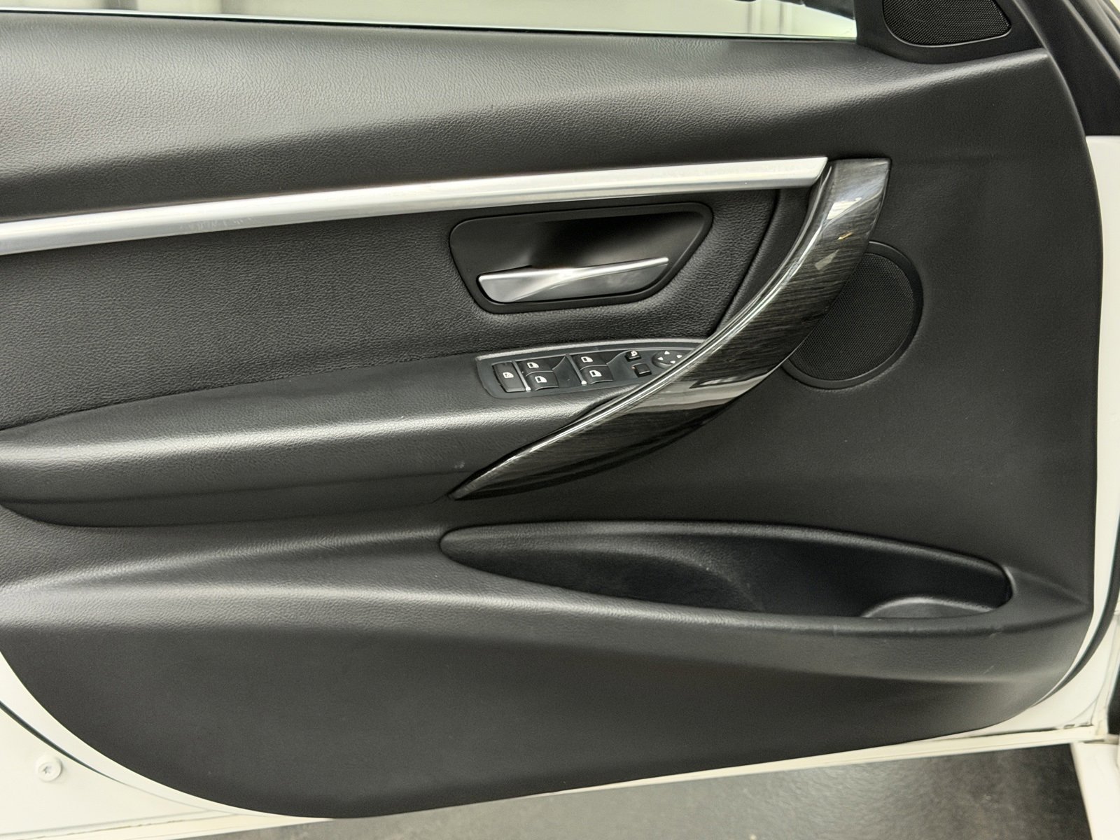 Used 2018 BMW 330e image 19