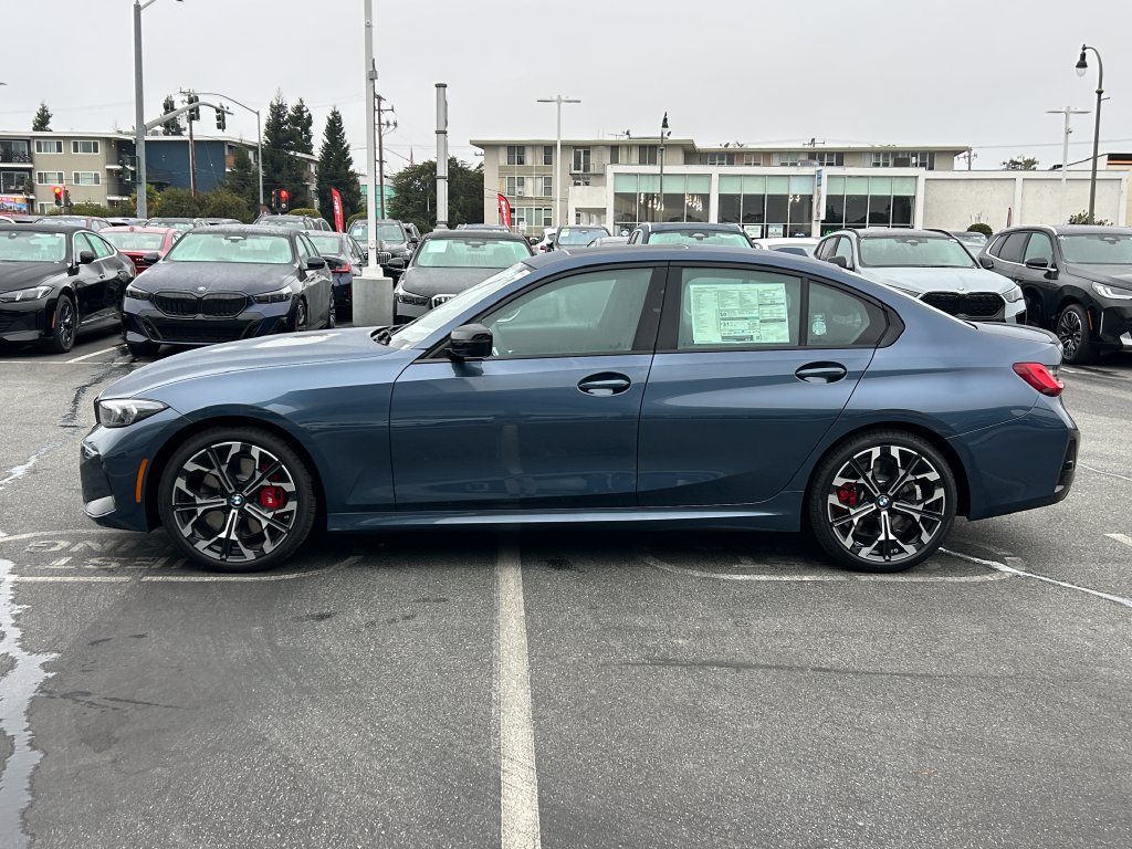 New 2026 BMW 330i Sedan w/ M Sport Package RWD image 2