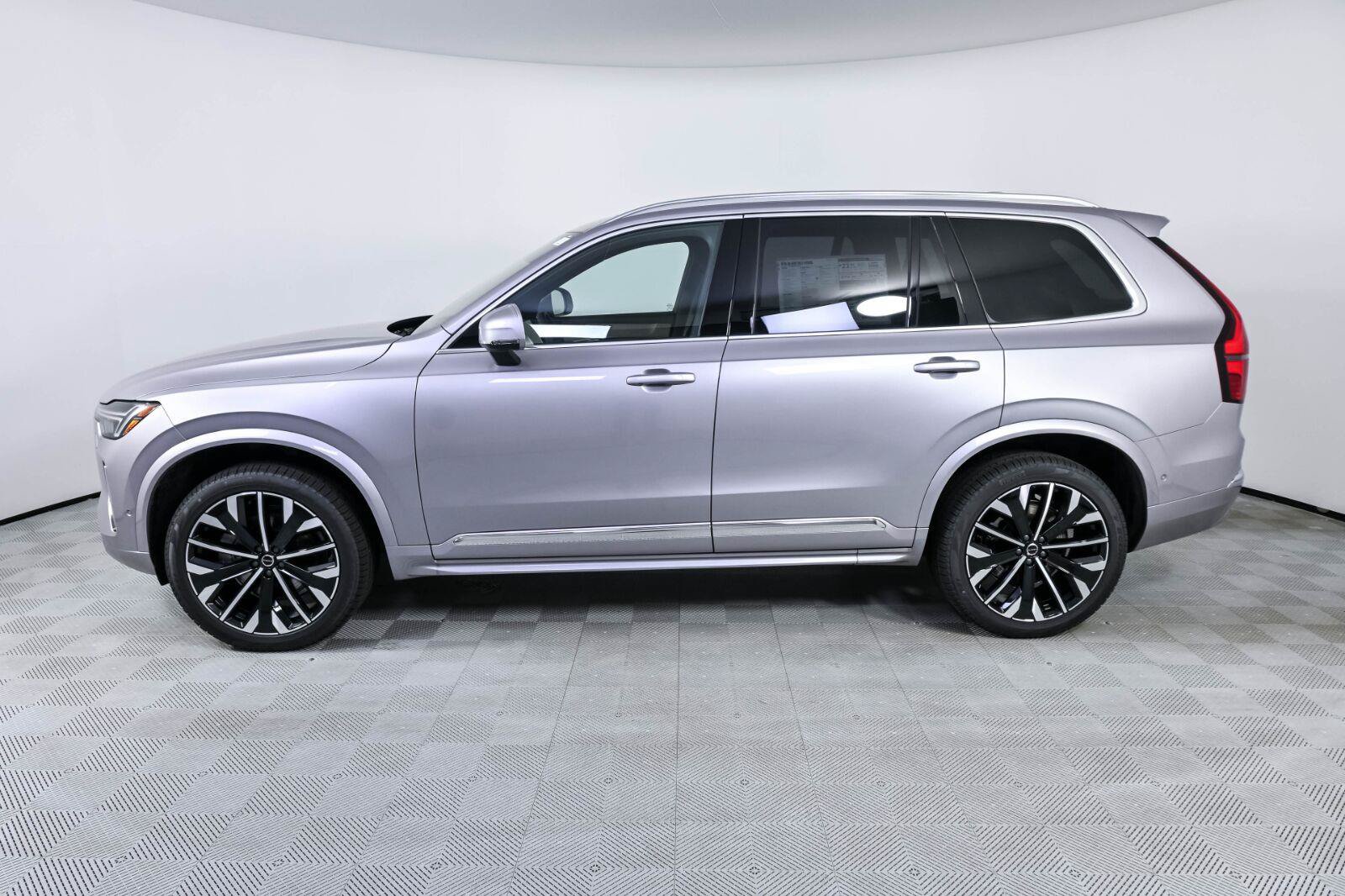 New 2026 Volvo XC90 B6 Plus w/ Protection Package Premier AWD/4WD image 2