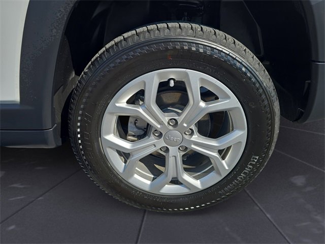 Used 2024 Jeep Compass Latitude image 14