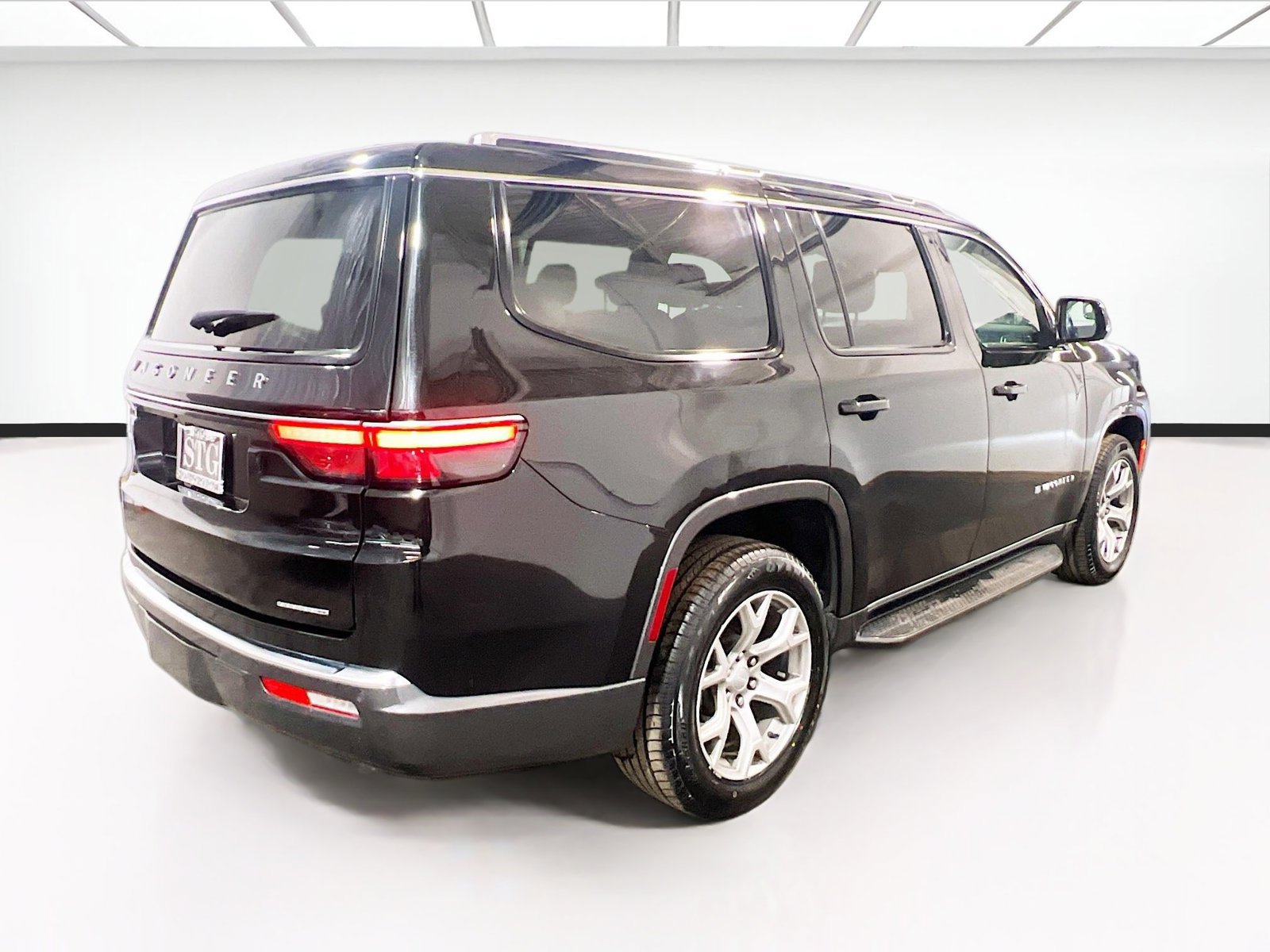 Used 2022 Jeep Wagoneer Series II RWD image 4