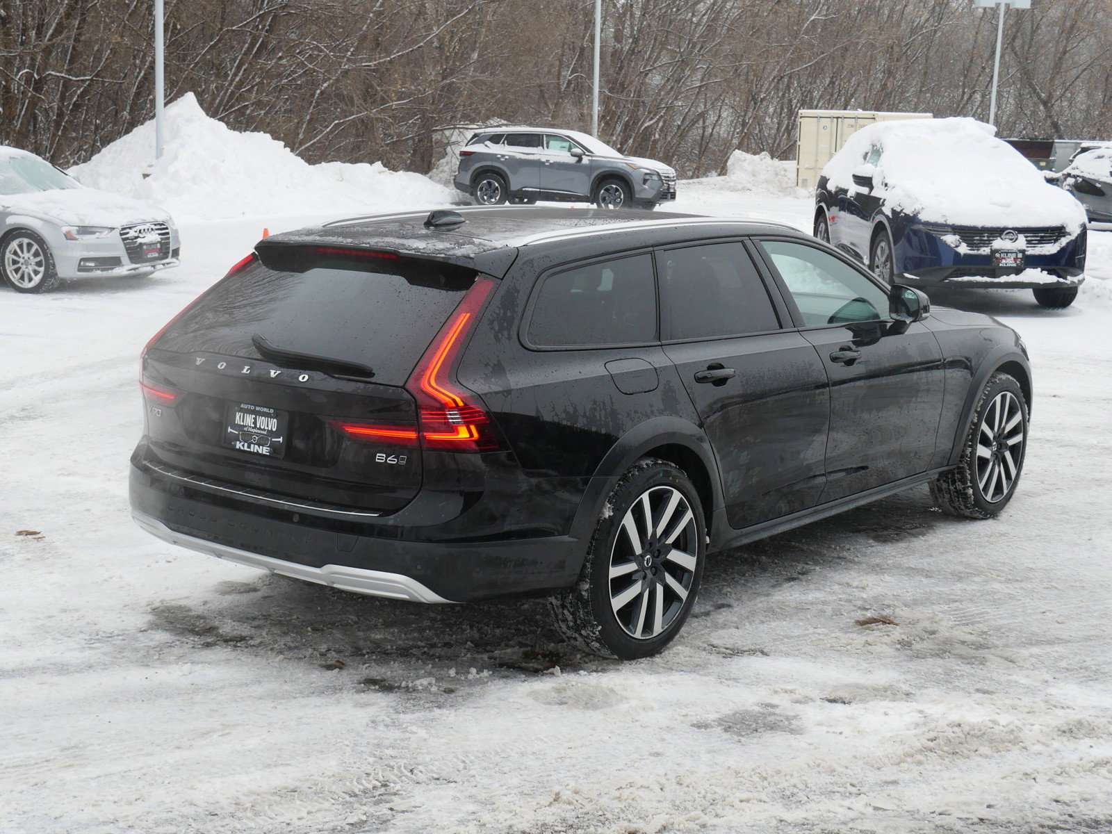 Certified 2024 Volvo V90 B6 Cross Country Ultimate w/ Protection Package Premier image 7