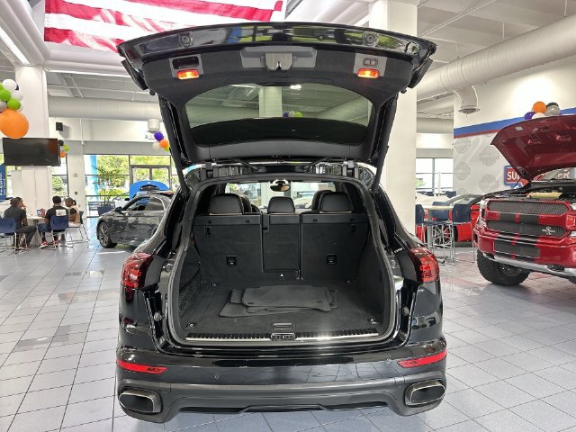 Used 2018 Porsche Cayenne Platinum Edition AWD/4WD image 24