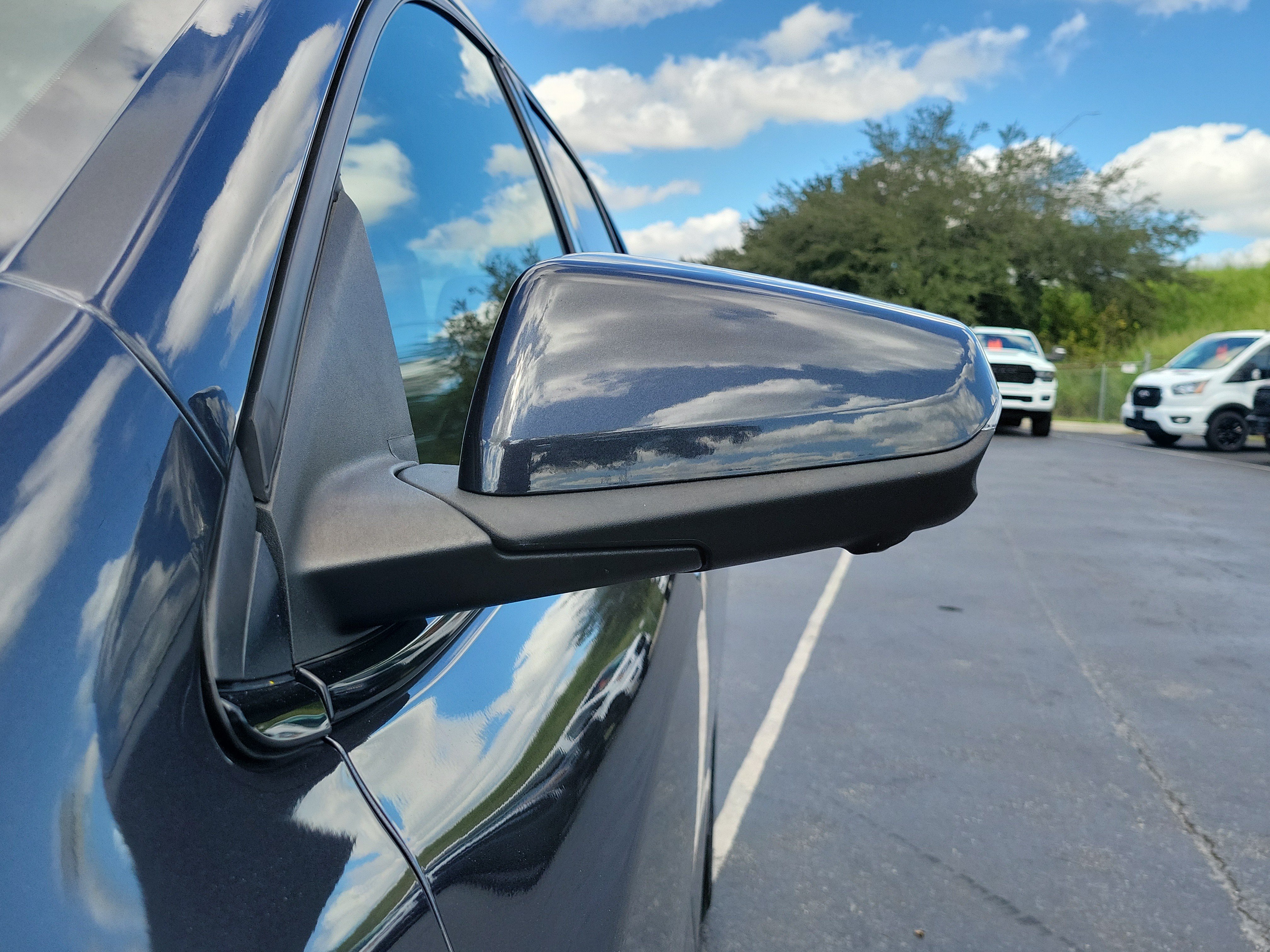 Used 2022 Chevrolet Equinox RS w/ Infotainment Package FWD image 4
