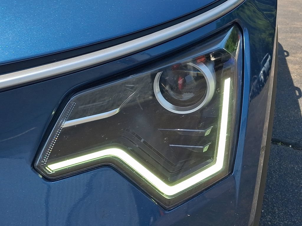 Used 2025 Kia Niro EX w/ EX Cold Weather Package FWD image 9
