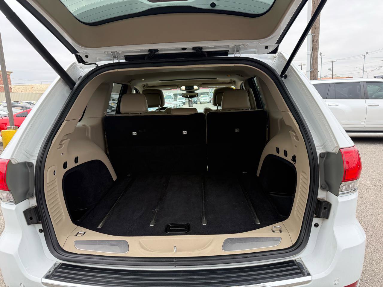 Used 2017 Jeep Grand Cherokee Limited w/ Trailer Tow Group IV image 8