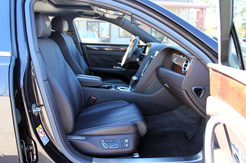 Used 2015 Bentley Flying Spur W12 image 18