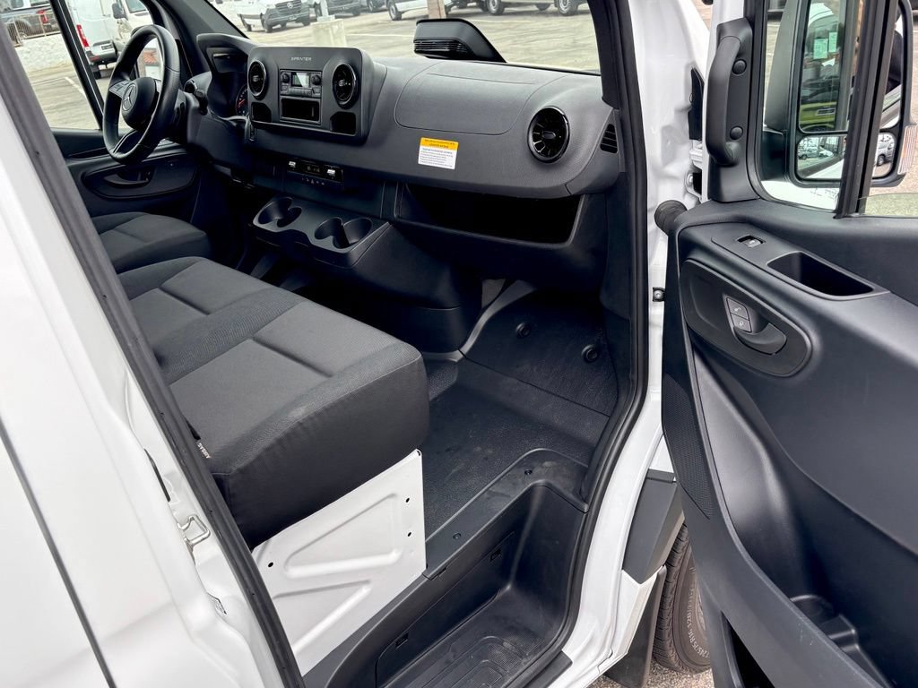 Used 2025 Mercedes-Benz Sprinter 2500 image 33