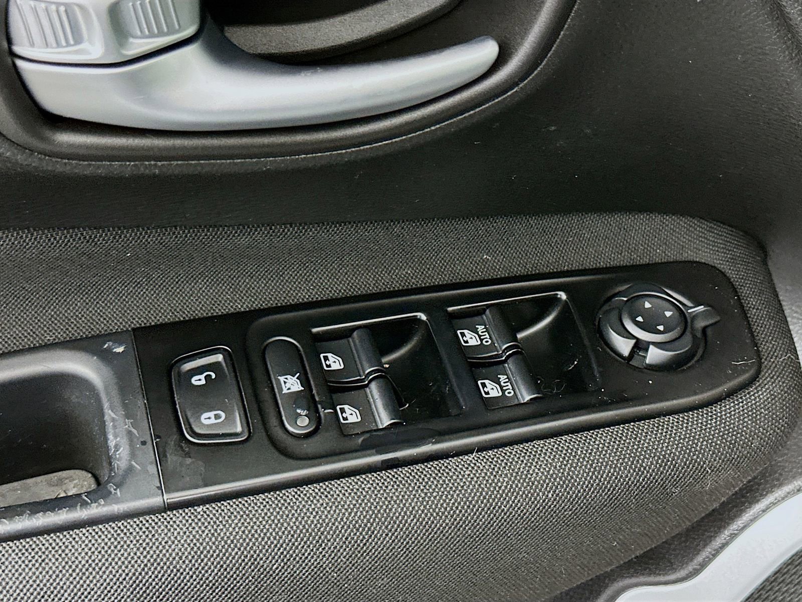 Used 2020 Jeep Renegade Sport w/ Sport Appearance Group image 19