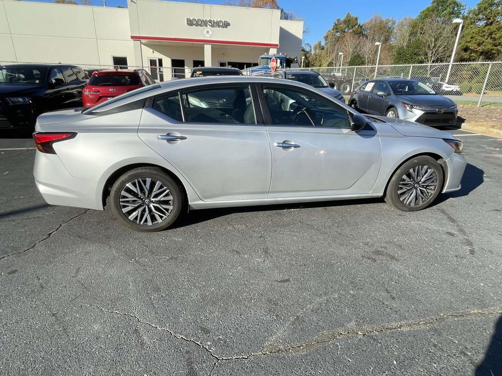 Used 2024 Nissan Altima 2.5 SV image 12