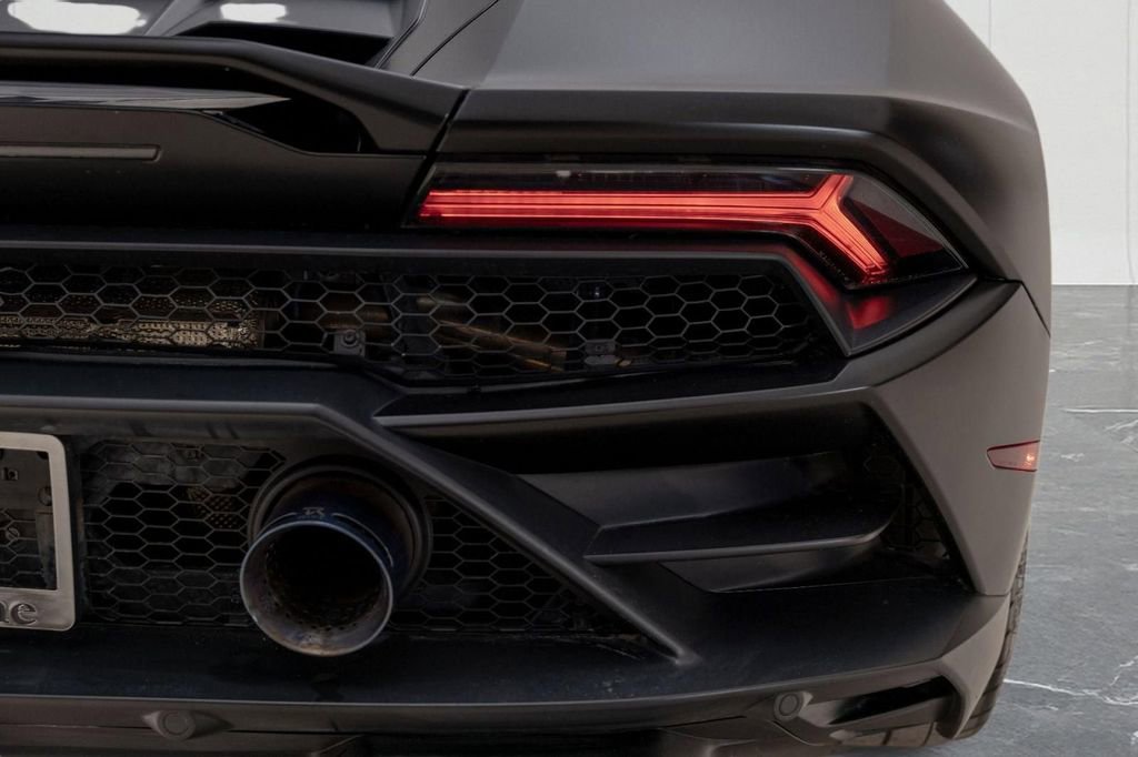 Used 2020 Lamborghini Huracan EVO image 7