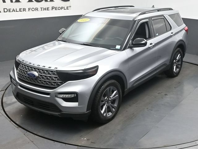Used 2022 Ford Explorer XLT w/ Equipment Group 202A AWD/4WD image 48
