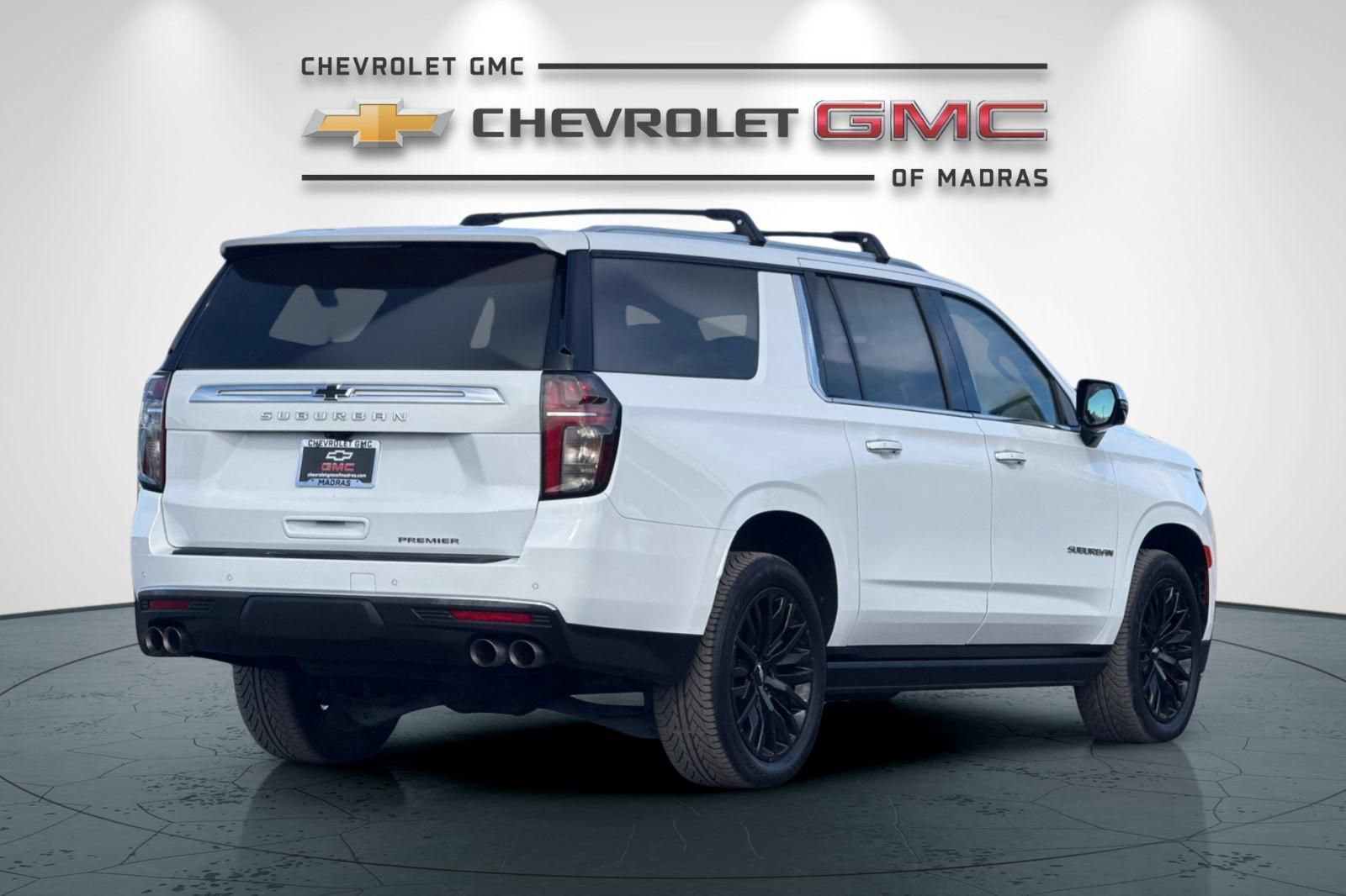 Used 2023 Chevrolet Suburban Premier AWD/4WD image 3