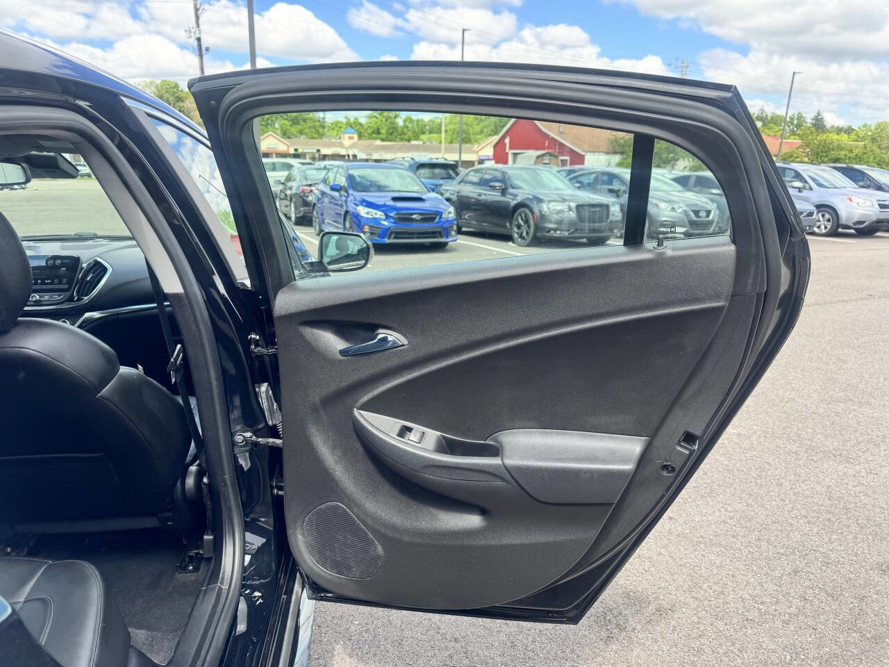 Used 2018 Chevrolet Volt Premier w/ Driver Confidence Package FWD image 17