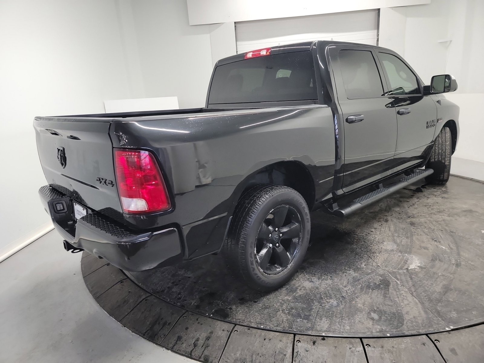 Used 2016 RAM 1500 Express w/ Black Ram 1500 Express Group image 9