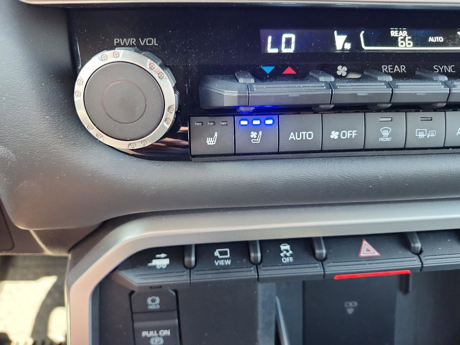 Used 2025 Toyota Sequoia Platinum image 23