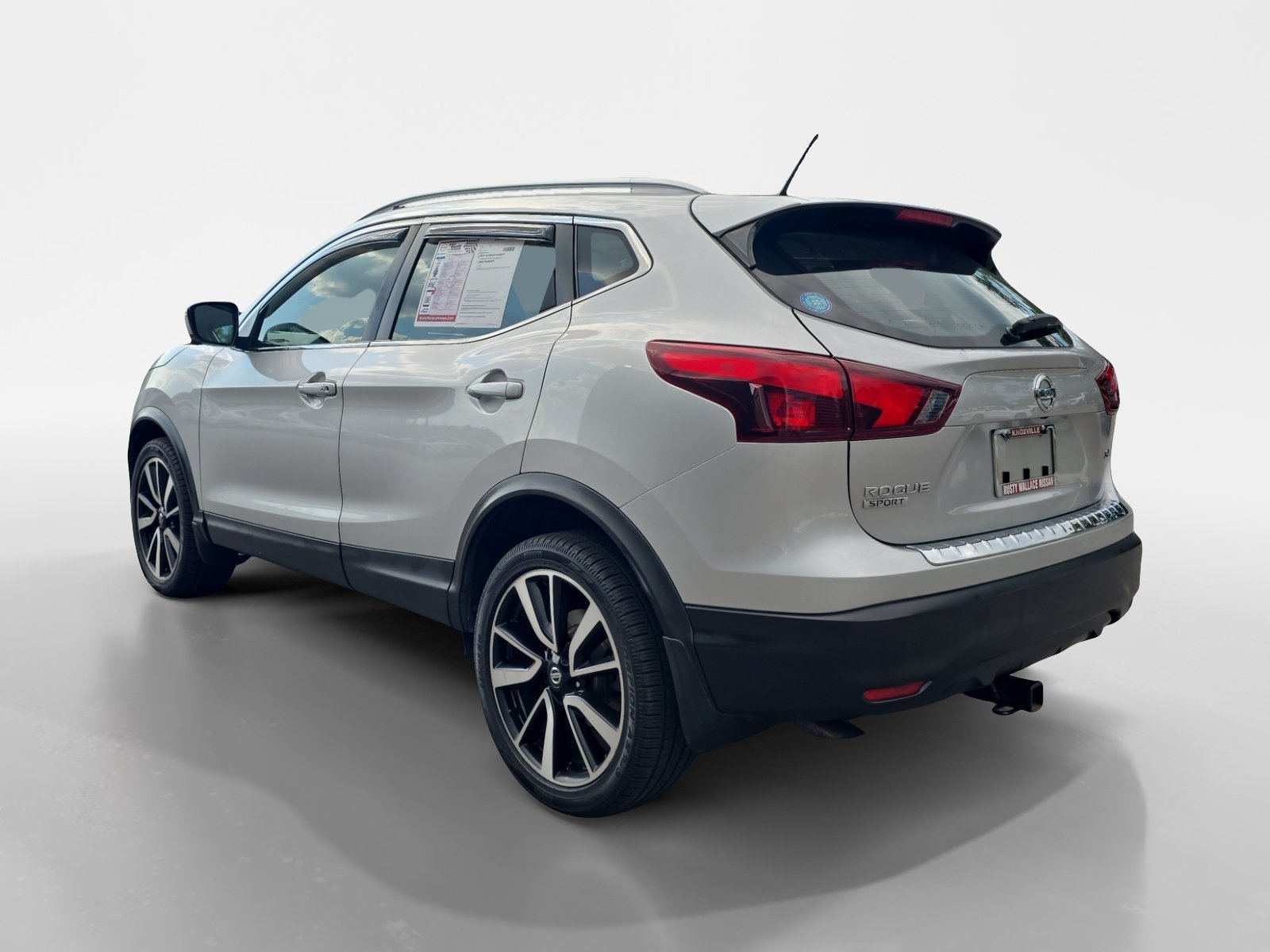 Used 2018 Nissan Rogue Sport SL FWD image 3
