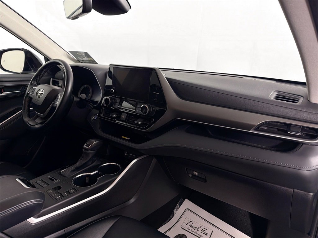 Used 2023 Toyota Highlander L image 27