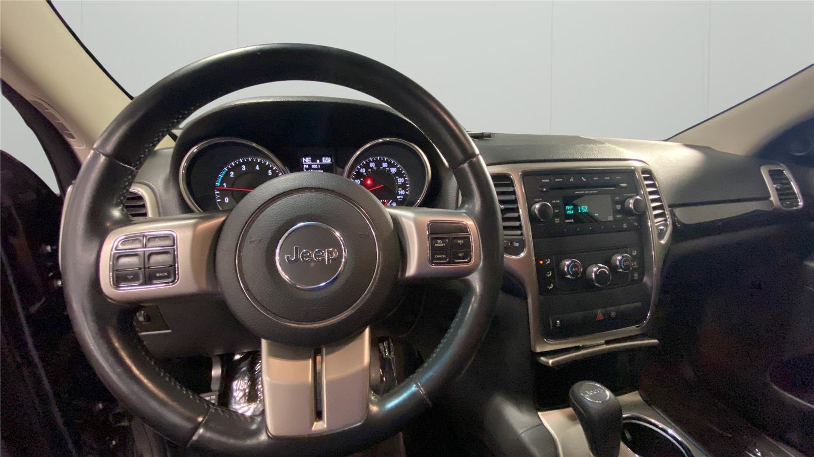 Used 2012 Jeep Grand Cherokee Laredo w/ Laredo E Group AWD/4WD image 18
