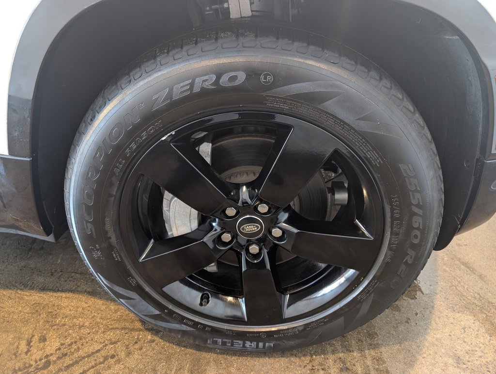 Used 2023 Land Rover Defender 130 X-Dynamic SE image 7